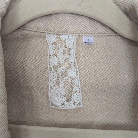 Sadie and Sage Women's Size Small Beige Denim Jacket Coat Distressed Accents - Picture 2 of 5